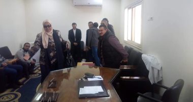 وصول قوافل جامعة عين شمس المجانية لمحافظة الوادى الجديد لبدء عملها بمستشفى الخارجة 