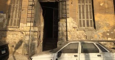 صور..عقار متهالك بشبرا يهدد حياة السكان