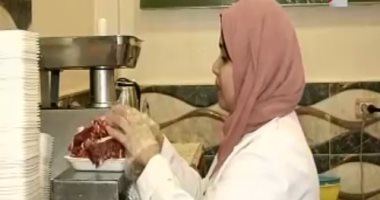 "كل يوم" يعرض تقريرا حول طبيبات يفتتحن محل جزارة ببنى سويف
