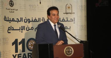 وزير التعليم العالى يستعرض تقريرا حول نتائج التعاون مع برنامج الاتحاد الأوروبى 