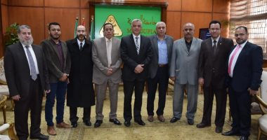 رئيس جامعة المنوفية يلتقى بوفد من وزارة المالية
