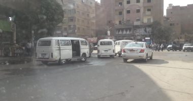 قارئ يشكو انتشار المواقف العشوائية لسيارات السرفيس أسفل كوبرى الطالبية