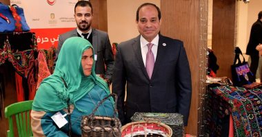 السيسى يتفاعل مع العروض الفنية لمتحدى الإعاقة ويحييهم بلغة الإشارة