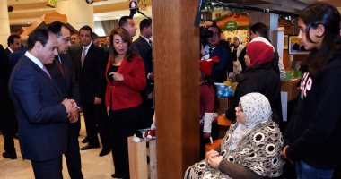 صور.. رسائل الرئيس فى اليوم العالمى للمعاقين: كل مواطن بياخد من البلد فلوس لازم يدفع لصندوق ذوى الاحتياجات.. وربنا يحمى البلد علشان خاطركم.. ويداعب طفلة: يا حبيبه بابا السيسى.. ويعد ذوى الإعاقة بلقائهم ديسمبر