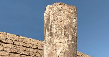 صور.. اكتشاف جزء من عمود أسطوانى وثمثال نصفى فى تل إدفو