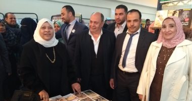 "الناشرين المصريين" و"تحدى القراءة" يفتتحان معرضا للكتاب فى السويس