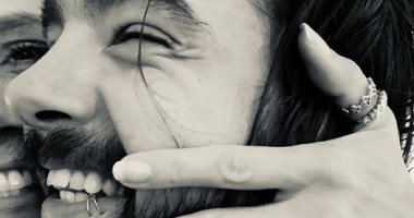 الفرق بينهم 16 سنة.. هيدى كلوم تعلن خطبتها من صديقها توم كوليتز