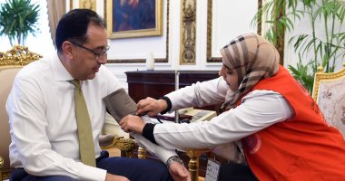 صور.. رئيس الوزراء يجرى المسح الطبى بمبادرة القضاء على فيروس "سى"
