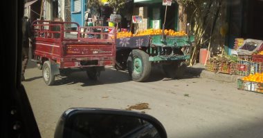 الباعة الجائلون والمقاهى المخالفة يحتلون حرم طريق شارع المحطة بسوهاج