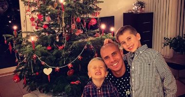 نتمنى لكم عيد ميلاد سعيد.. شاهد محمد زيدان يحتفل مع أبناءه بالكريسماس