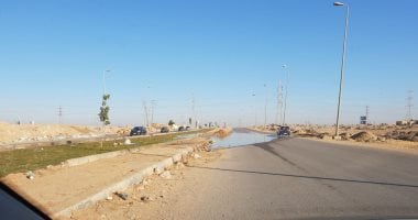 قارئ يشكو ترك ماسورة مكسورة تضخ المياه فى الشارع منذ 3 أيام قرب الرحاب