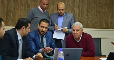 محافظ مطروح يناقش ميكنة الموازنة العامة للمحافظة مع ممثل " المالية"