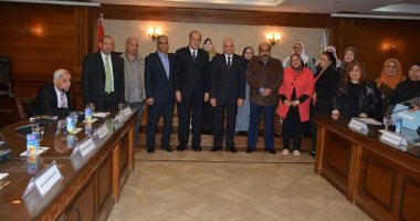 محافظ الجيزة يكرم 56 موظفاً من المحالين للمعاش