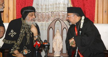 صور.. البابا تواضروس يهنئ بطريرك الكاثوليك بعيد الميلاد المجيد 
