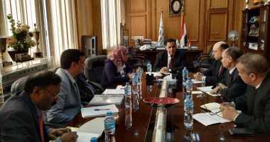 رئيس هيئة السكة الحديد يتابع مشروع تطوير المزلقانات والمحطات مع الشركات المنفذة