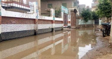 مياه الصرف الصحى تغرق الشوارع بكفر قرطام فى الغربية