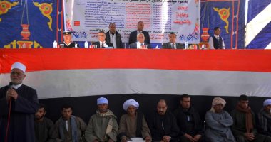 صور.. انهاء خصومة ثأرية بين عائلتين بمدينة أرمنت غربى الأقصر بحضور المحافظ ومدير الأمن