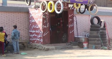صور.. أكشاك مخالفة بمحيط مدرسة الزنكلون الصناعية فى الشرقية