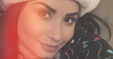  "عايشة حياتها بشكل طبيعي"..كيف احتفلت ديمى لوفاتو بأعياد الكريسماس 