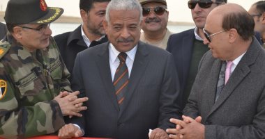 صور.. مميش وصقر يشهدان التشغيل التجريبى لكوبرى الشهيد أحمد الشبراوى بالسويس