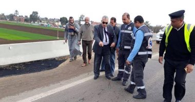 صور.. رئيس مدينة أشمون يقود وحدة التدخل السريع لإعادة تشغيل "الدائرى الاقليمى"