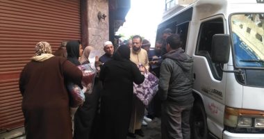 صور.. "أوقاف الإسكندرية" توزع 120 بطانية بمناطق الجمرك والمنشية