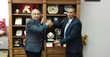 رئيس جامعة أسوان يبحث مع رئيس الأكاديمية العربية التعاون المشترك