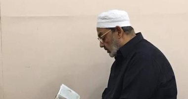 صور جديدة للإمام الأكبر شيخ الأزهر بجوار قبر الرسول بالمدينة المنورة