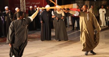 صور..  27 لاعب من الصعيد يقدمون عروضا مميزة فى مهرجان الأقصر للتحطيب
