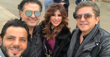 صور.. 5 نجوم لبنانيون على طائرة واحدة فى الطريق إلى السعودية.. تعرف عليهم