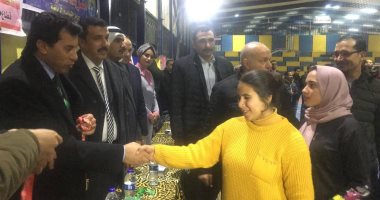 صبحى يتوج الفائزين فى الدورى الرياضي لمراكز شباب المدن على مستوى القناة