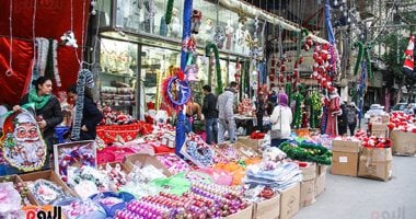 هدايا بابا نويل واحتفالات رأس السنة تزين شوارع المحروسة