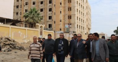 محافظ الفيوم يتفقد أعمال الرصف والنظافة بالمحافظة