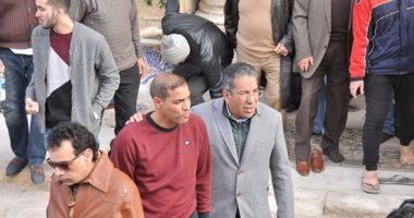 صور.. خالد بيبو وهشام حنفي وصناع الموسيقى فى جنازة والدة عصام كاريكا
