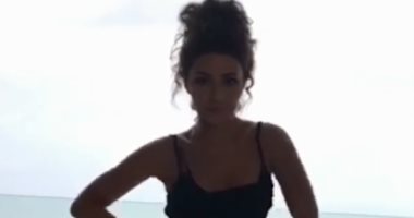 ميريام فارس تستجيب لتحدى شقيقتها وتعيد رقصتها الأفريقية "فيديو"