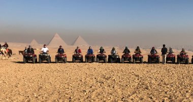 جمال مصر.. صور جولة سفارى لفوج سياحى بصحراء الأهرامات