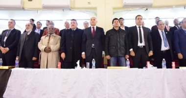 صور.. دقيقة حداد على روح الراحل محمد السباعي بختام الآفرو عربية للسرعة