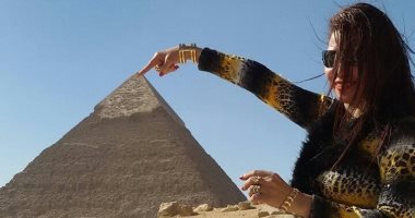 جمال مصر.. قارئة تشارك بصورها خلال جولتها داخل منطقة الأهرامات بالجيزة