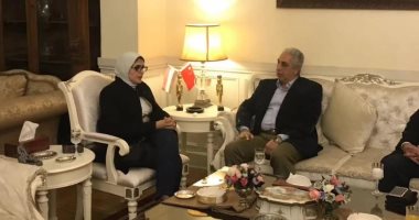 وزيرة الصحة تلتقى السفير المصرى ببكين على هامش زيارتها للصين