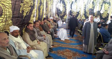 صور.. أسرة محمد السباعى تستقبل العزاء بمسقط رأسه بحضور زملائه