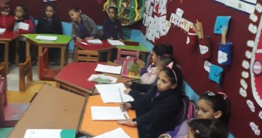 فيديو.. أطفال الروضة بمدرسة الإمام الشافعى يرددون النشيد الوطنى