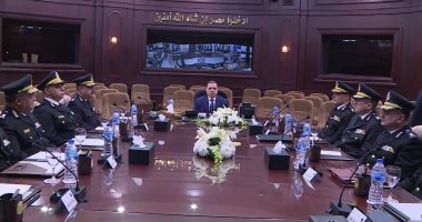  وزير الداخلية: التعامل بحزم مع من تسول له نفسه المساس بأمن المواطنين