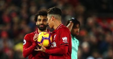 محمد صلاح يوجه رسالة إلى فيرمينو بعد هاتريك مباراة ليفربول وأرسنال
