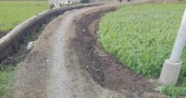 فيديو وصور.. شكاوى بتعدى مواطن على طريق بالمنوفية.. ورئيس "أشمون": جارى حلها