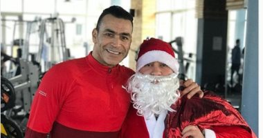 من الجيم.. شاهد عصام الحضرى يستقبل العام الجديد مع بابا نويل
