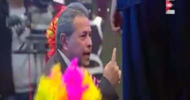 فيديو.. "وصلة هزار" بين توفيق عكاشة ومذيعى "الحياة وon e"
