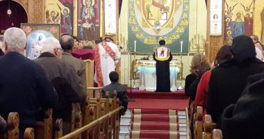 صور.. صلوات رأس السنة بكنيسة القديسين بالاسكندرية 