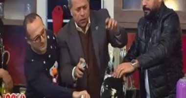 شاهد.. توفيق عكاشة يحضر "بطة" على الهواء ويشرح طريقة ذبحها وطهيها