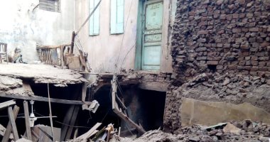تشكيل لجنة هندسية لمعاينة عقار الساحل المنهار وحصر السكان.. صور