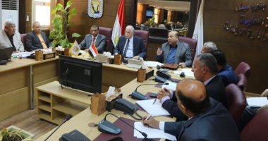 محافظ جنوب سيناء يطالب رؤساء المدن بتنفيذ مشروعات تنموية وتحسين الخدمات للمواطنين